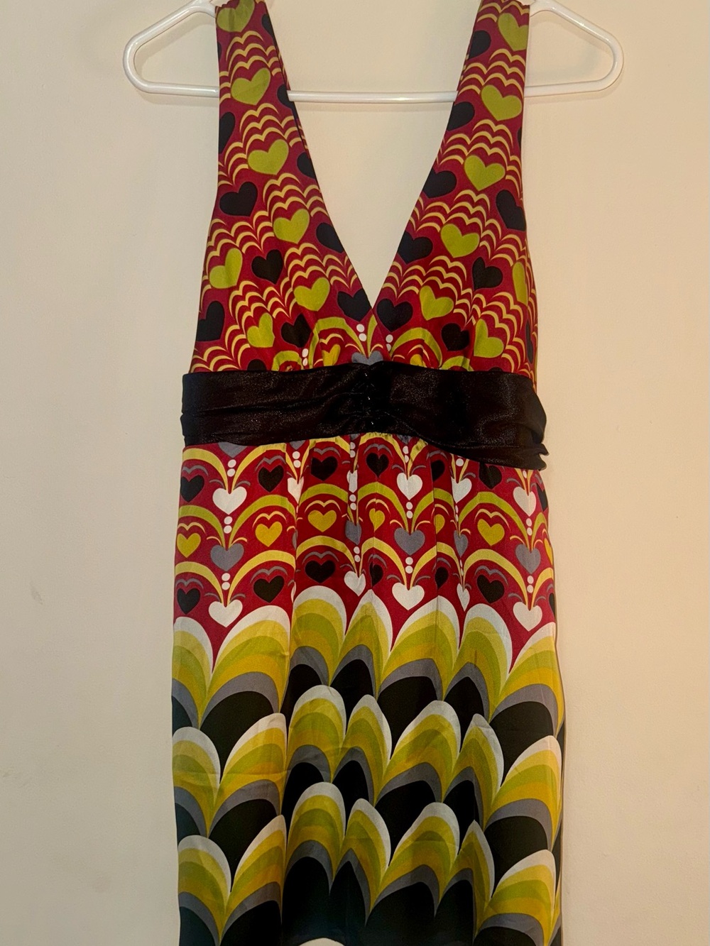 Sleeveless V-Neck Heart-Print Dress in Red, Olive & Black